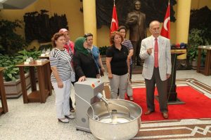 Harput'tan kadınlara hamur yoğurma makinesi