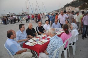 Yat limanında iftar keyfi