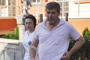 9 yaşında babasını bı&ccedil;akladı