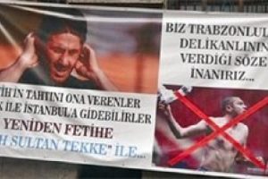 Burak'a pankartlı tepki