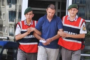 Otomobilinde 5 bin uyuşturucu hap ile yakalandı