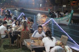 Şehrin merkezinde sandal keyfi