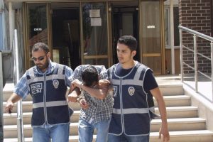 Bavullu esrar ticareti polise takıldı