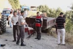 Trakt&ouml;r faciası!