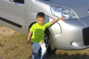 Kravat 7 yaşındaki &ccedil;ocuğu &ouml;ld&uuml;rd&uuml;