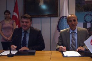 &Uuml;niversite &ouml;ğrencilerinin eğitimleri i&ccedil;in işbirliği