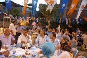AK Parti Osmangazi Teşkilatı vatandaşlarla iftarda buluştu