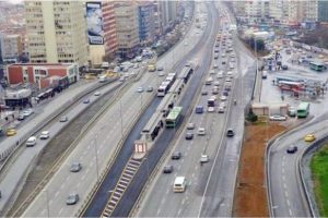 Mecidiyek&ouml;y metrob&uuml;s istasyonu yenileniyor