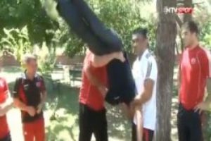 NTV muhabiri canlı yayında k&uuml;ndeye geldi