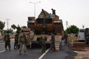 Tank ve f&uuml;zeler sınıra gidiyor