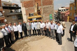B&uuml;y&uuml;kşehir yıkıyor, Yıldırım'da ulaşım nefes alıyor