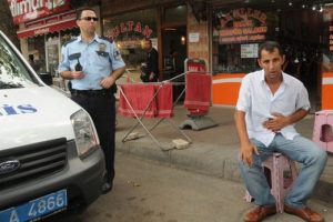 G&uuml;ler misin ağlar mısın?