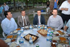 AK Parti Osmangazi İl&ccedil;e Başkanlığı'ndan sokak iftarları