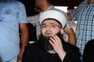 "C&uuml;bbeli Ahmet Hoca" hastaneye kaldırıldı