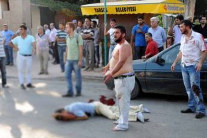 Ayrıldığı sevgilisini başkasıyla g&ouml;r&uuml;nce