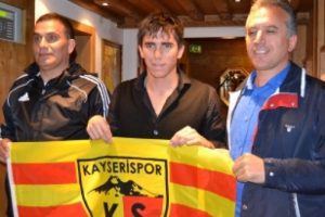 Yeniler Beşiktaş ma&ccedil;ında sahnede