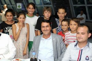 Yaşam merkezleri iftarda g&ouml;r&uuml;c&uuml;ye &ccedil;ıkıyor
