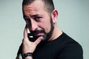 Cem Yılmaz a&ccedil;tı ağzını yumdu g&ouml;z&uuml;n&uuml;