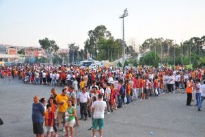 İzmir'de Galatasaray izdihamı