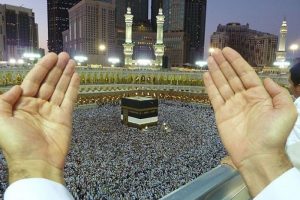 Kabe'de eller Suriye i&ccedil;in a&ccedil;ıldı