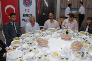 Valilikten romanlara iftar