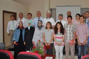 Başarılı &ouml;ğrenciler altın ile &ouml;d&uuml;llendirildi