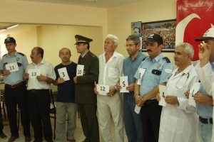 Memurlardan mizansenli teşhis eylemi