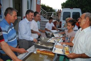 Gemlik'te sokak iftarı coşkusu
