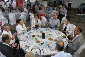 Huzurevi sakinleri ile iftar a&ccedil;tılar