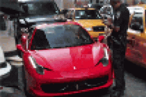 Ferrarili gence dayak kamerada