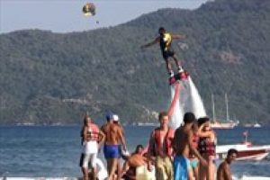 Flyboard ile denizde dans şov