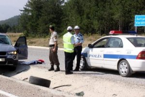 Aynı yerde bir saat i&ccedil;inde 4 kaza