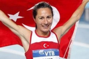 Aslı &Ccedil;akır Alptekin yarı finalde