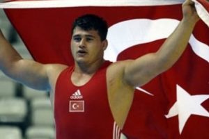 İlk madalyamız Rıza Kayaalp'ten
