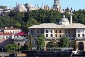 Sepet&ccedil;iler Kasrı'nda sigara ve i&ccedil;ki i&ccedil;en yandı
