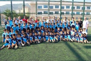 Gemlik Belediyesi'nden minik sporculara malzeme desteği