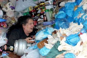 &Ccedil;&ouml;plerin ortasında &ccedil;ay keyfi!