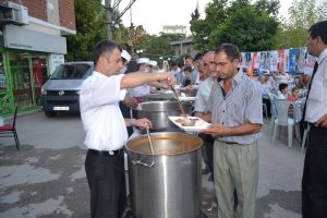 AK Parti'nin sokak iftarları devam ediyor