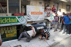 Otomobil iş yerine girdi