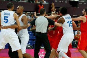 Londra Olimpiyatları'nda şok eden yumruk!