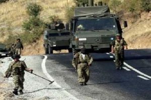 Fo&ccedil;a'da askeri servise hain saldırı SON DAKİKA
