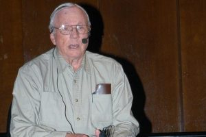 Neil Armstrong kalp ameliyatı oldu