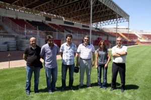 Deprem stadyumda da hasar yaratmış