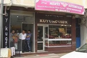 Soyguncuların vurduğu kuyumcu &ouml;ld&uuml;