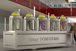 Dondurma d&ouml;ner gibi kesecek