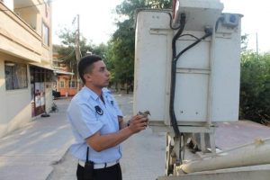 Yaralı yavru g&uuml;vercine yardım eli
