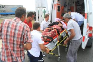 Ticari aracın &ccedil;arptığı 2 yaşlı kadın yaralandı