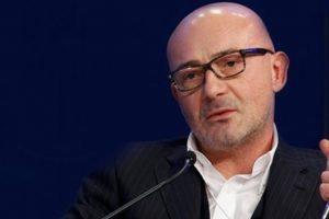 Ferit Şahenk kahveci oluyor