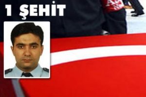 Sigara ka&ccedil;ak&ccedil;ıları polisle &ccedil;atıştı: 1 şehit