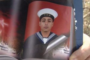 Cebinde 50 lirası olacaktı... Bayramda 2 &ccedil;ocuğuna elbise alacaktı